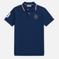 Polo azul marino www.treshop.com.co con cuello tricolor, escudo bordado y número 3 en la manga para hombre