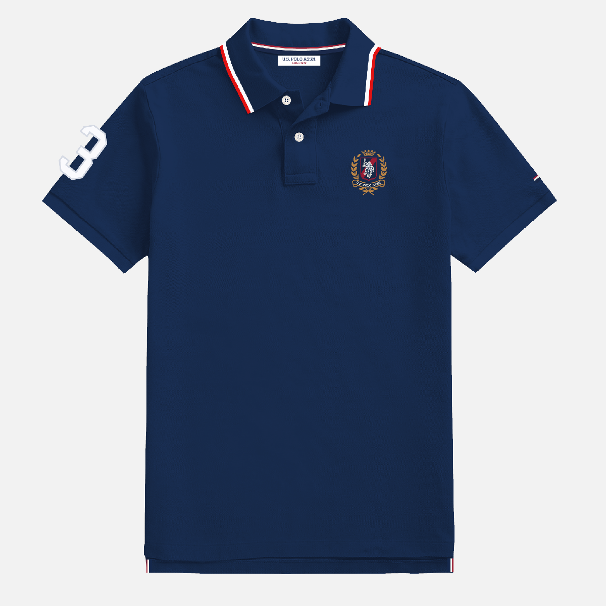 Polo azul marino www.treshop.com.co con cuello tricolor, escudo bordado y número 3 en la manga para hombre