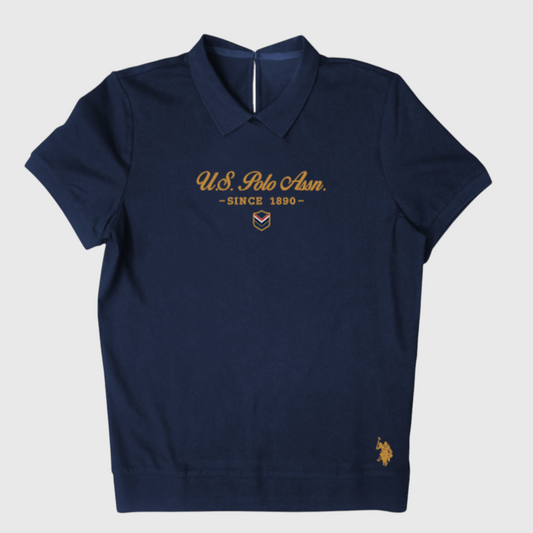 Polo azul marino www.treshop.com.co con logo dorado y detalle bordado en el frente para un estilo casual elegante