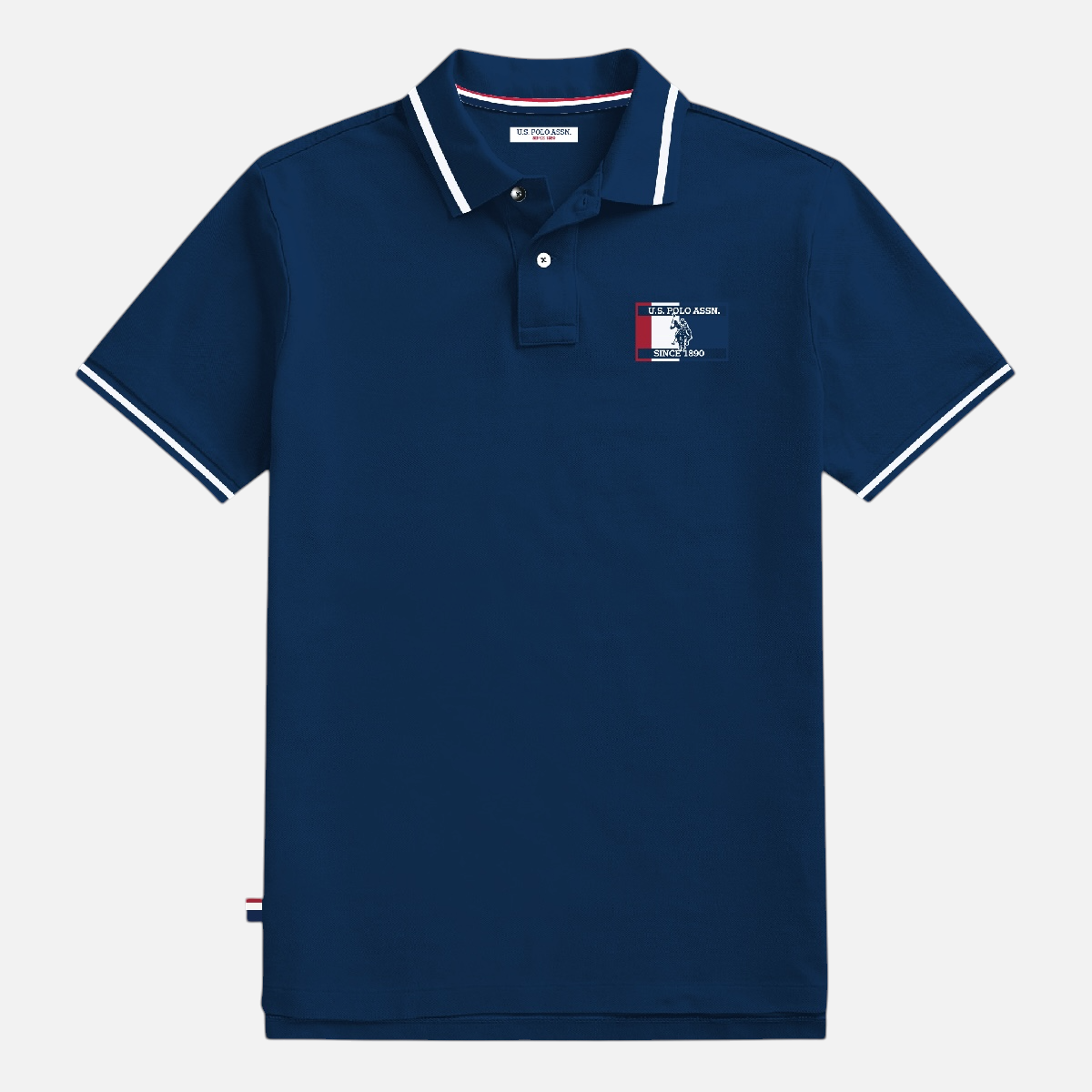 Polo azul marino para hombre de www.treshop.com.co con cuello y puños en contraste y logo bordado en el pecho