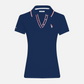 Camiseta polo azul marino para mujer de www.treshop.com.co con cuello en V, detalles a rayas y logo bordado