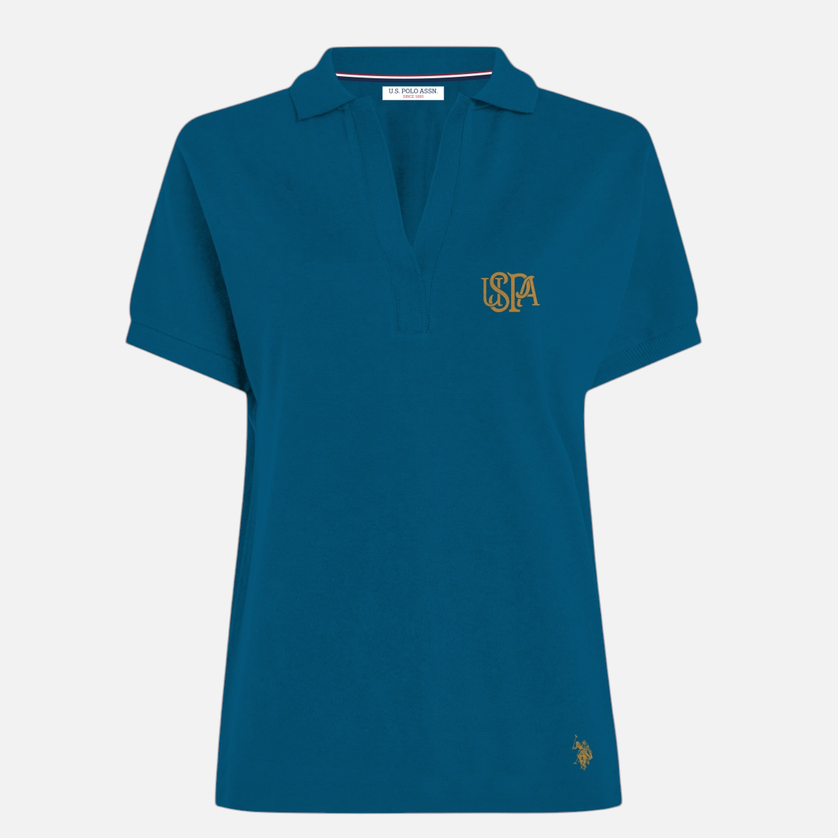 Polo azul petróleo para mujer de www.treshop.com.co con cuello en V, mangas cortas y logotipo bordado en dorado.