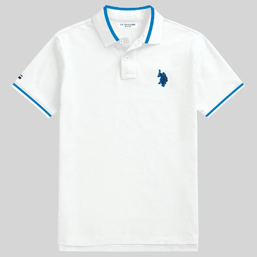 Polo www.treshop.com.co blanco de algodón jersey con detalles en azul y logo de goma en el pecho