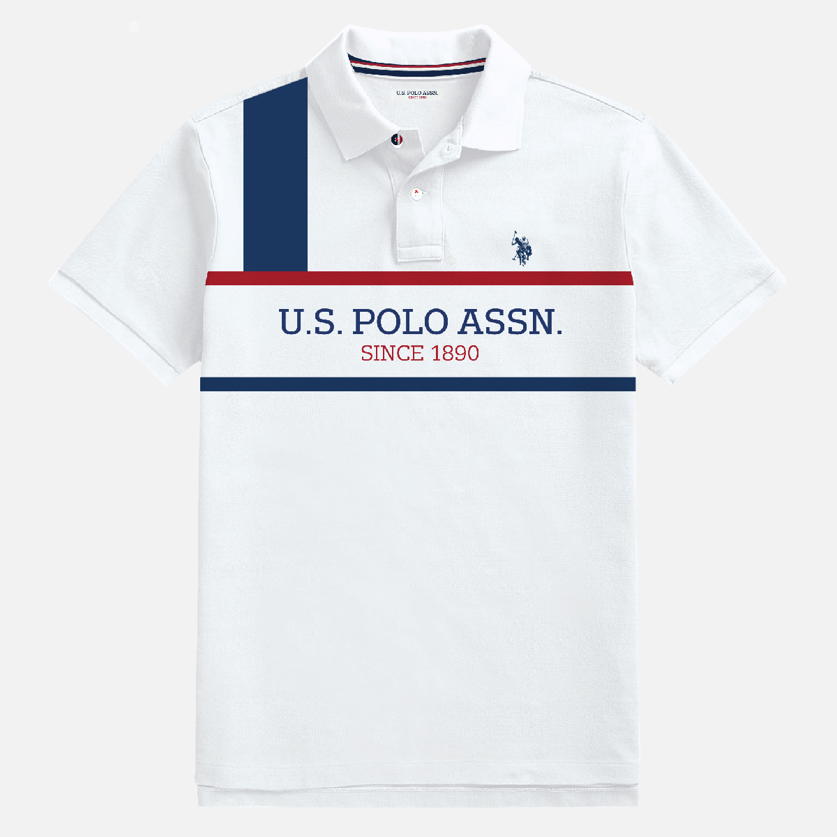 Camiseta polo blanca para hombre de www.treshop.com.co con estampado gráfico frontal y logo bordado de U.S. POLO ASSN.