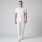 Hombre vistiendo polo blanco U.S. POLO ASSN. de www.treshop.com.co con ribetes tricolor y logo bordado en el pecho