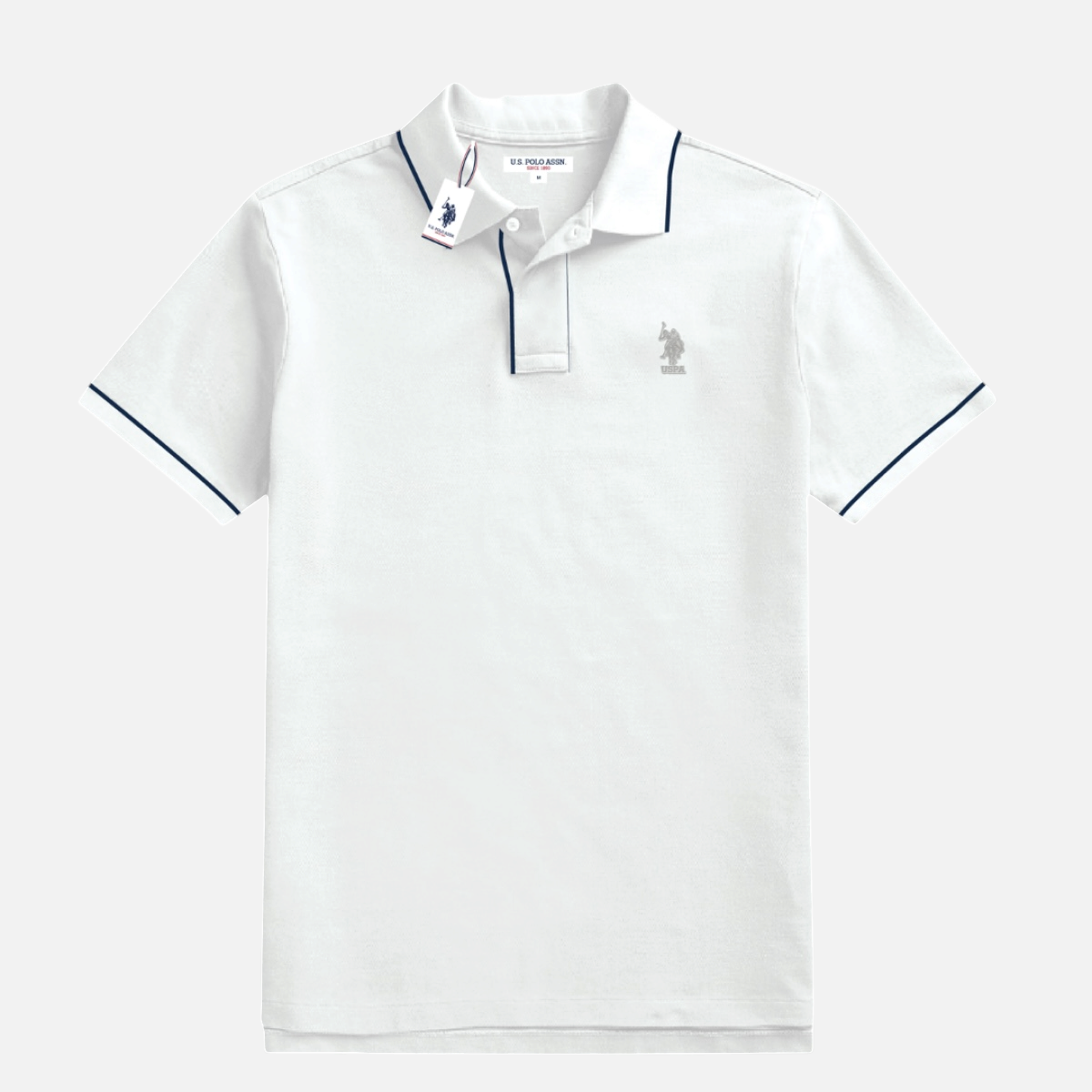 Camiseta polo blanca para hombre de www.treshop.com.co con detalles en contraste y logo bordado en el pecho