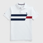 Polo blanco para hombre de www.treshop.com.co con franjas azul marino y rojas y logo bordado en el pecho.