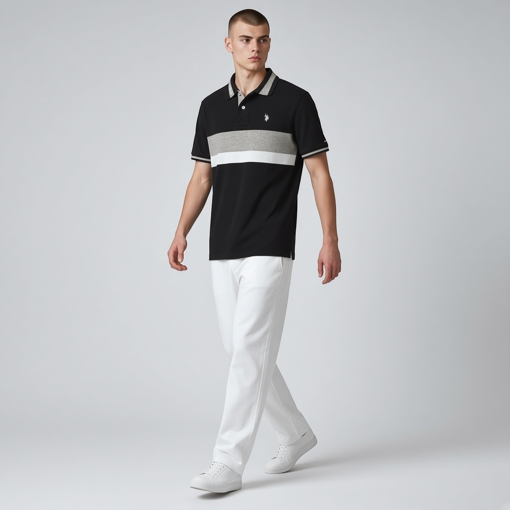 Modelo vistiendo polo www.treshop.com.co de manga corta con bloques de color negro, gris y blanco y logo bordado. Marca U.S. Polo Assn.