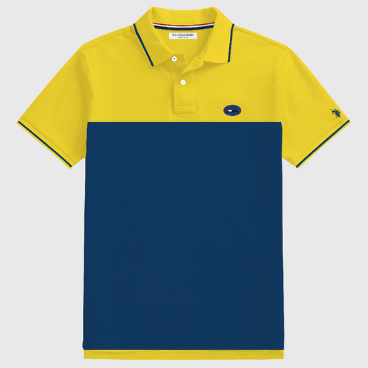Camisa polo www.treshop.com.co de algodón con bloques de color amarillo y azul marino y logo bordado para hombre
