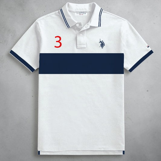 Polo www.treshop.com.co de algodón piqué blanco con franja azul marino, logo bordado y número 3 en talla grande
