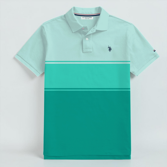 Camiseta polo para hombre www.treshop.com.co con diseño degradado en tonos verdes y logo bordado en el pecho