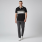 Modelo vistiendo polo www.treshop.com.co negro de algodón piqué con franjas grises, logo bordado y cuello estampado
