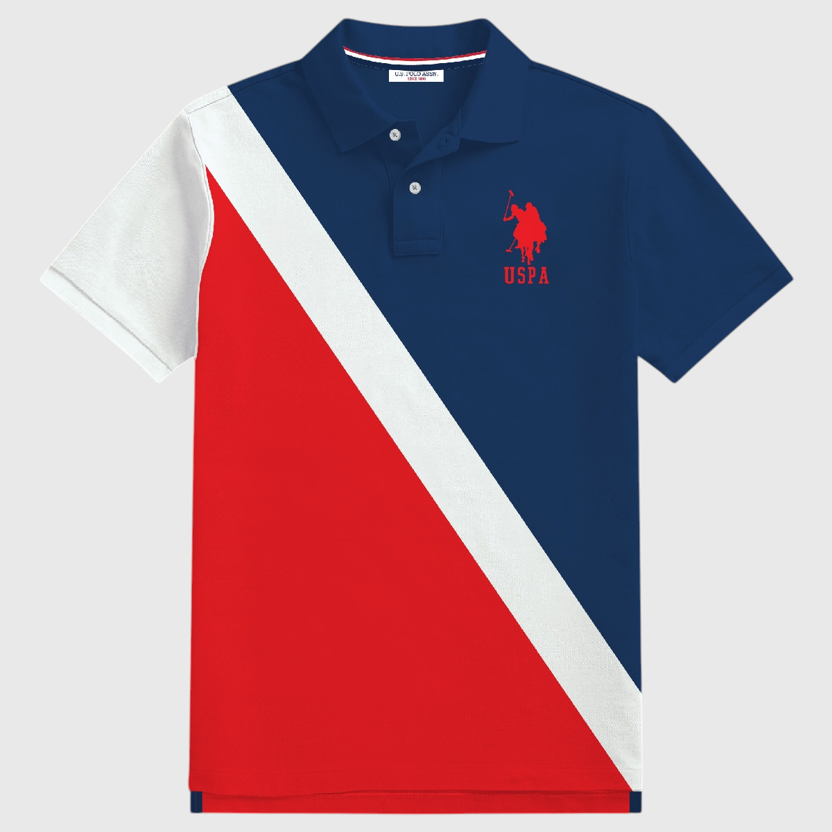 Polo para hombre www.treshop.com.co con bloques diagonales en azul marino, rojo y blanco y logo bordado en el pecho