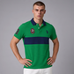 Hombre vistiendo polo verde y azul marino de www.treshop.com.co con bordados distintivos y cuello clásico