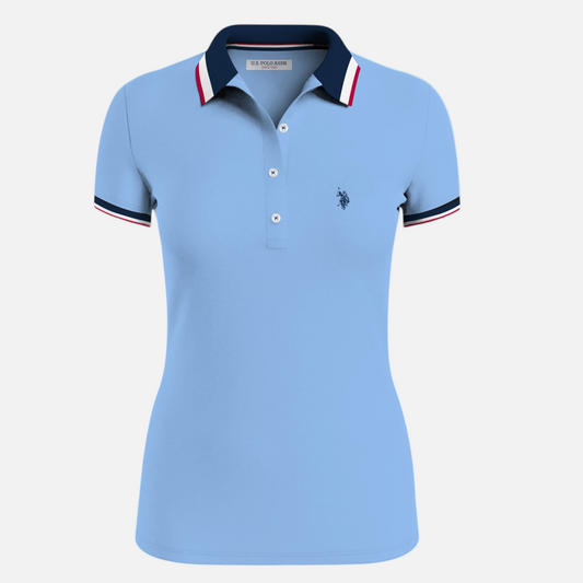Camiseta polo para mujer www.treshop.com.co en azul claro con cuello y puños de rayas tricolores y logo bordado
