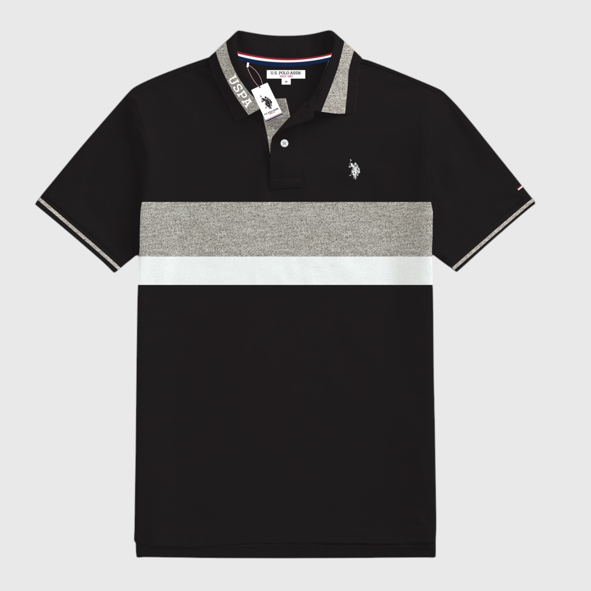 Polo www.treshop.com.co de algodón piqué negro con franjas gris y blanca, cuello estampado y logo bordado