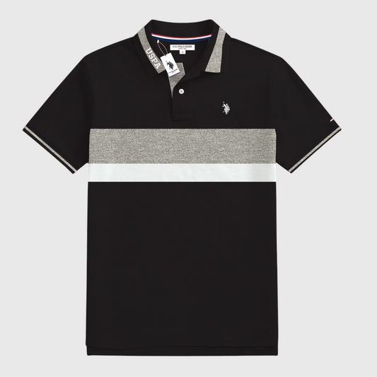 Polo www.treshop.com.co de algodón piqué negro con franjas gris y blanca, cuello estampado y logo bordado