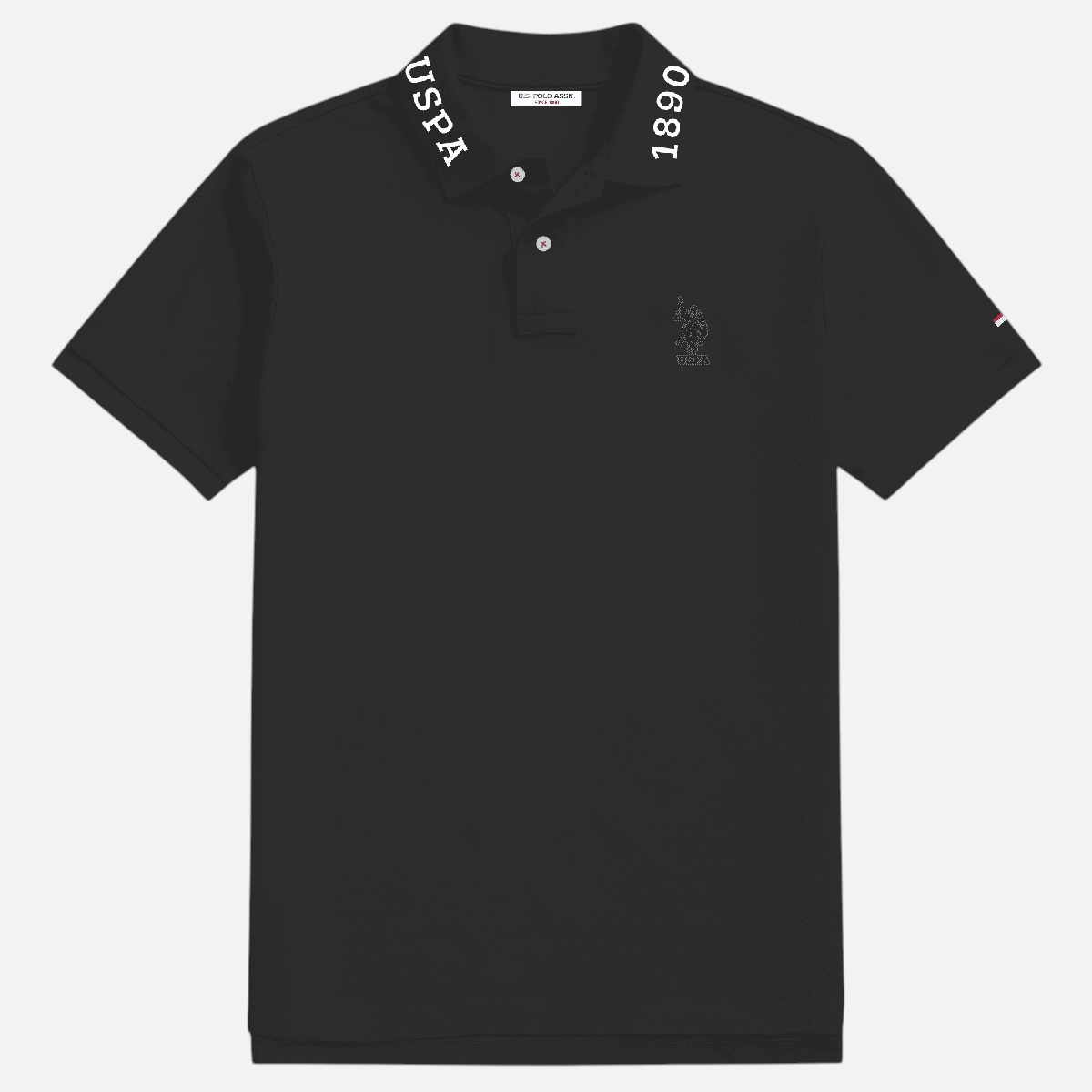 Camiseta polo negra para hombre de www.treshop.com.co con cuello estampado y logotipo bordado en el pecho