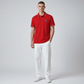 Hombre vistiendo polo rojo U.S. POLO ASSN. de www.treshop.com.co con detalles en cuello y mangas, combinado con pantalón blanco.