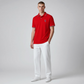 Modelo vistiendo polo rojo de algodón U.S. Polo Assn. de www.treshop.com.co con detalles a rayas en cuello y mangas
