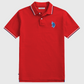 Polo rojo para hombre www.treshop.com.co con detalles en contraste en cuello y mangas y logo bordado en el pecho.