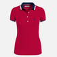 Camiseta polo roja para mujer de www.treshop.com.co con cuello y bordes de manga en contraste azul marino y blanco.