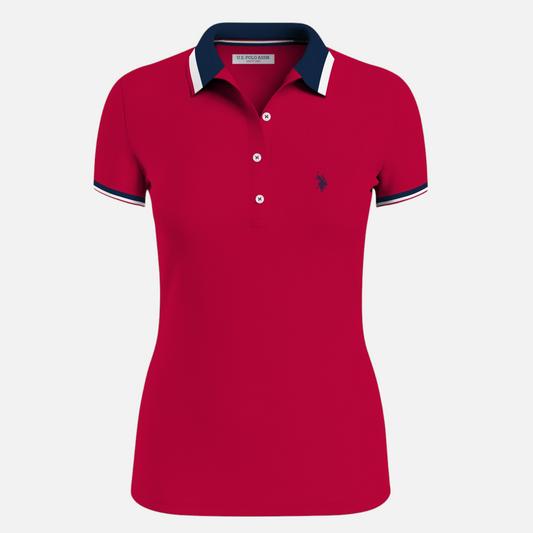 Camiseta polo roja para mujer de www.treshop.com.co con cuello y bordes de manga en contraste azul marino y blanco.