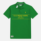 Polo verde de algodón para hombre de www.treshop.com.co con estampado frontal amarillo y logo bordado en el pecho